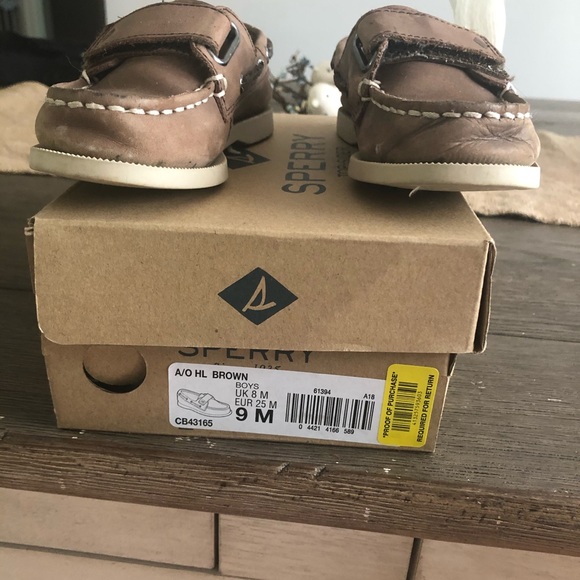 Sperry Topsider toddler boy size 9. - Picture 2 of 3